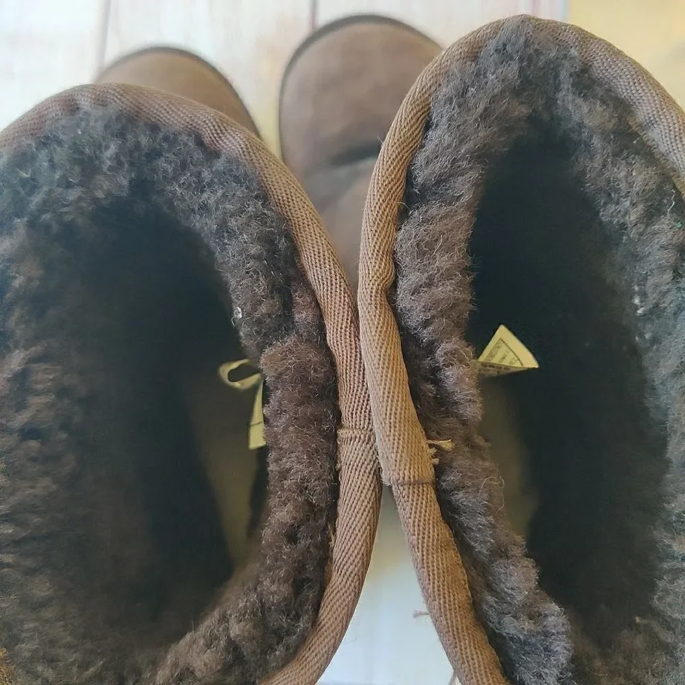 Ugg #5825 classic short boots sz 8